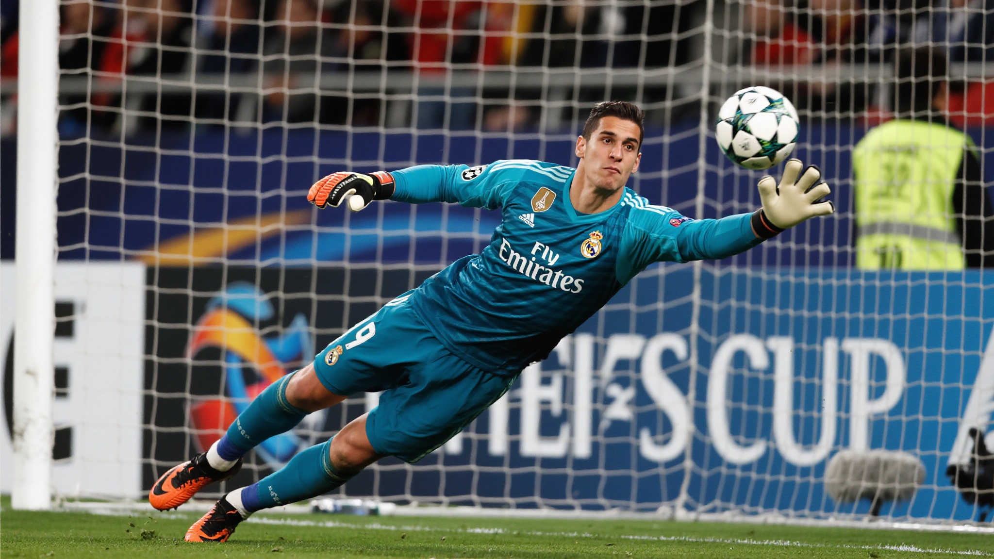 库尔图瓦成世俱杯单场10扑救第二人,展现逆天表现 在今年的世俱杯赛场上,注定要成为球迷们口中热议的话